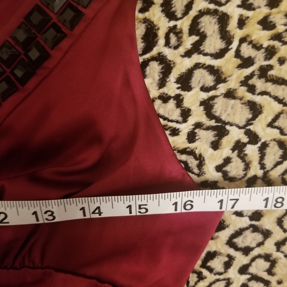 The limited v-neck camisole-fitted top with beaded neckline - Picture 6 of 10